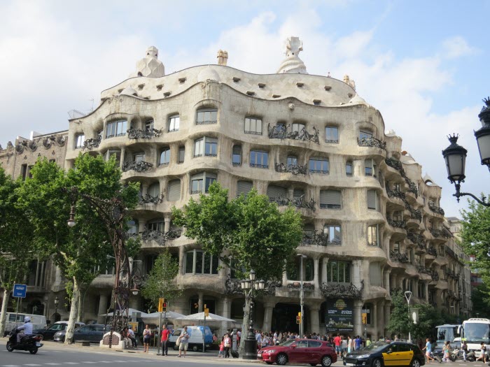 Испания, Барселона, дом Мила – знаменитое творение Антонио Гауди